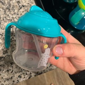 Sippy cup with straw and sealable lid